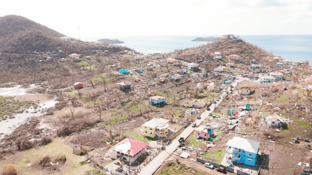 Immeubles détruits par le passage de l’Ouragan Béryl le long des côtes de la Grenade.