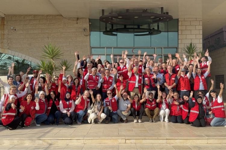 Photo des participants à la rencontre de partenariat de la Société du Croissant-Rouge palestinien.
