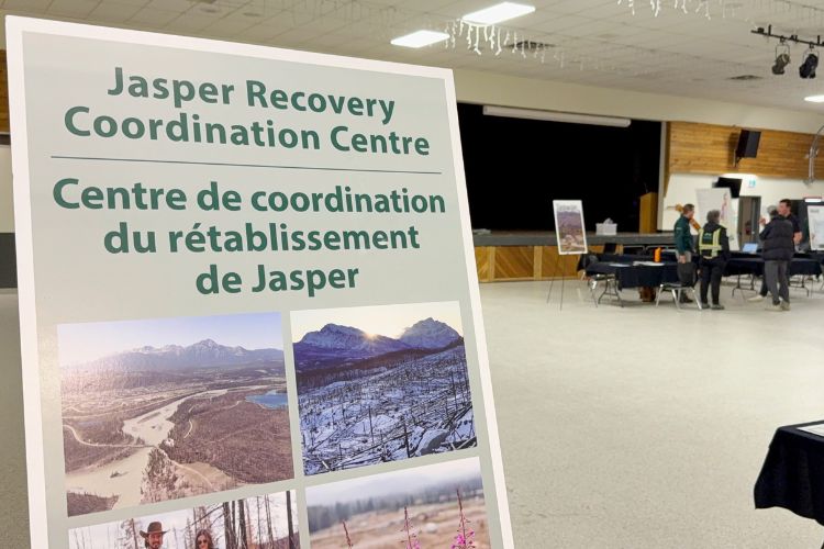 Écriteau présentant le Centre de coordination du rétablissement de Jasper.