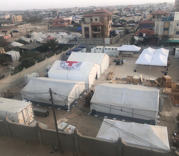 L'hôpital de campagne du CICR en cours d'installation à Rafah, dans le sud de Gaza.