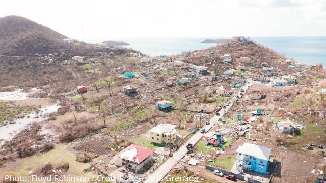 Immeubles détruits par le passage de l’Ouragan Béryl le long des côtes de la Grenade.