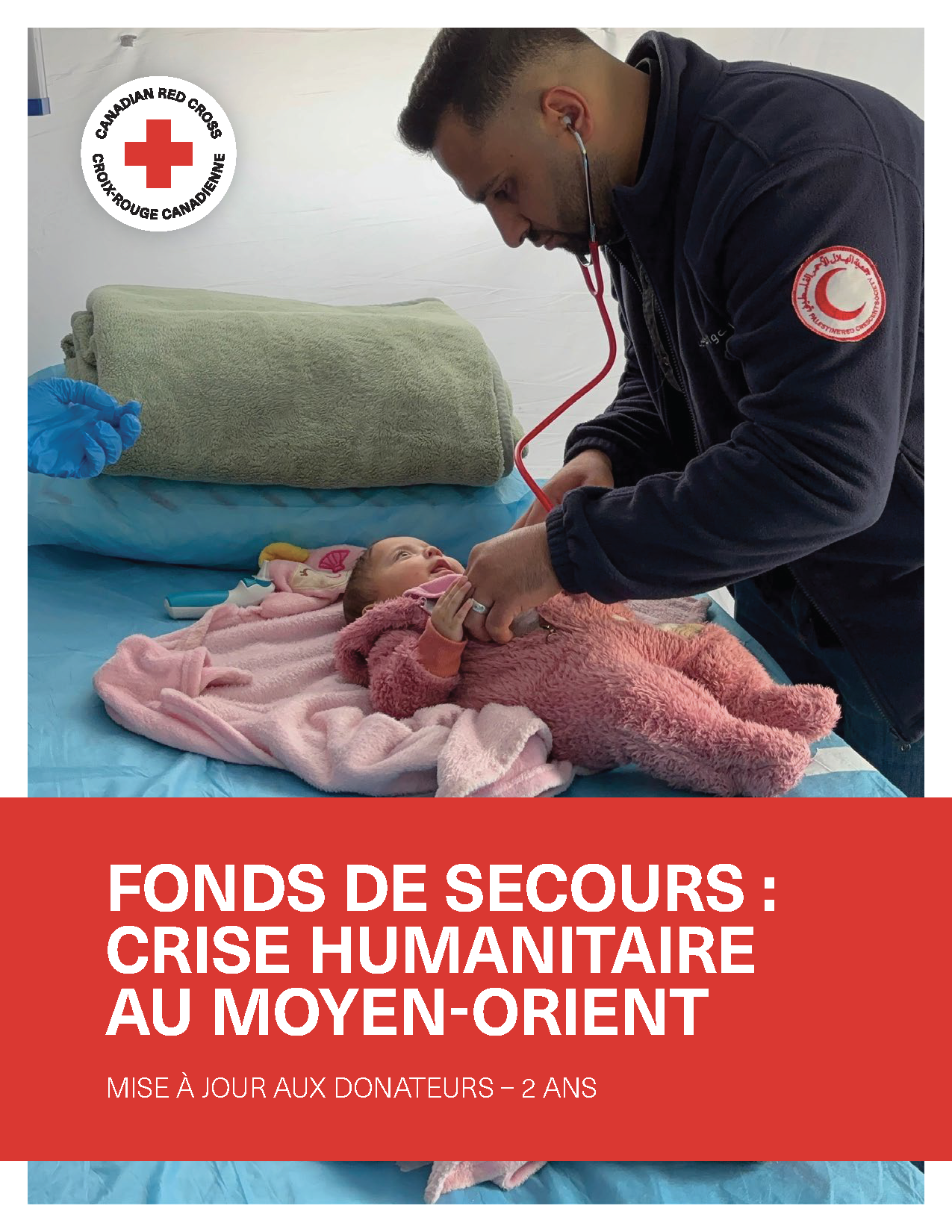 Professionnel de santé utilisant un stéthoscope pour examiner un bébé.