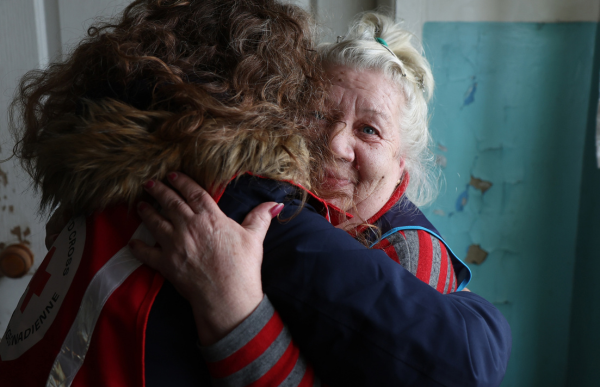 Woman hugging a Ukrainian Red Cross Society member